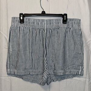 Old Navy Women's Black and White Striped Shorts